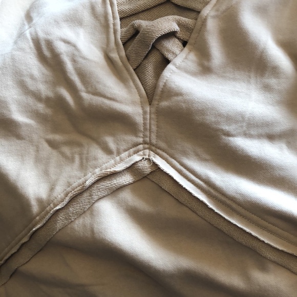 POL Camel  Long Sleeve sweatshirt with open back criss cross  size Large New! - Picture 12 of 12